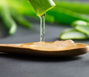 Aloe Vera: Idrata intensamente, lenisce e rigenera la pelle, riducendo arrossamenti e irritazioni grazie alle sue proprietà calmanti